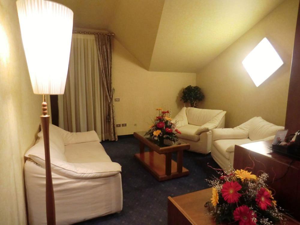 Hotel Bellavista Монтебелуна Екстериор снимка
