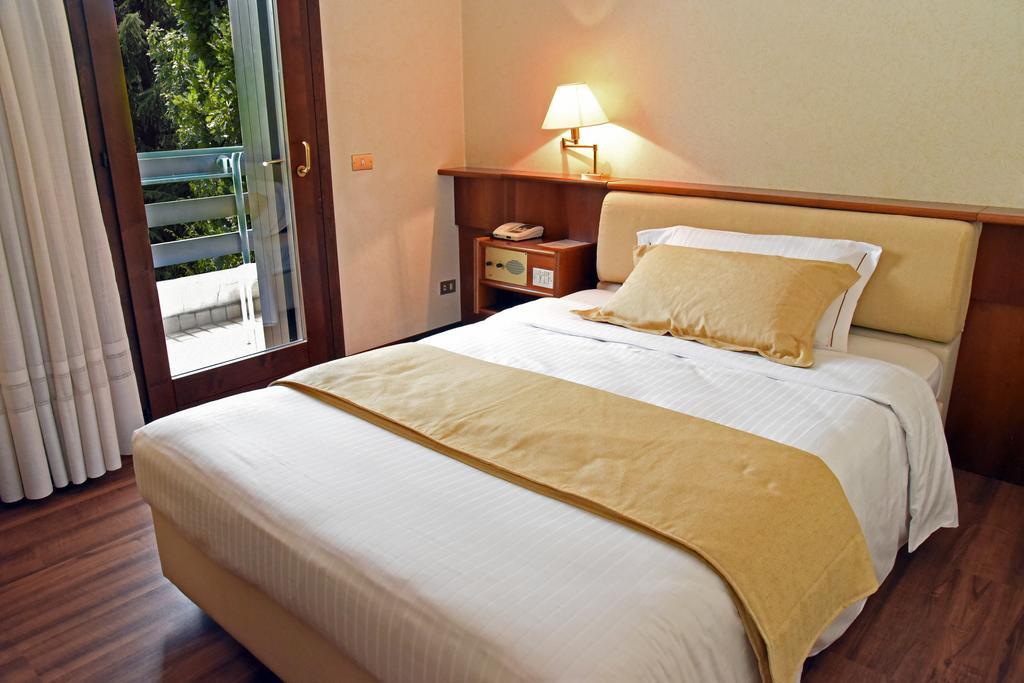 Hotel Bellavista Монтебелуна Екстериор снимка