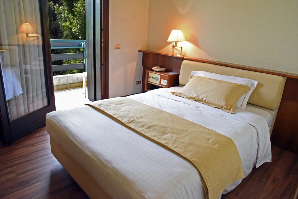 Hotel Bellavista Монтебелуна Екстериор снимка