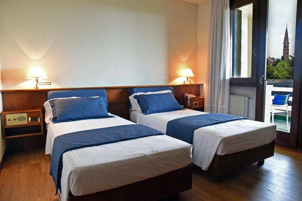 Hotel Bellavista Монтебелуна Екстериор снимка